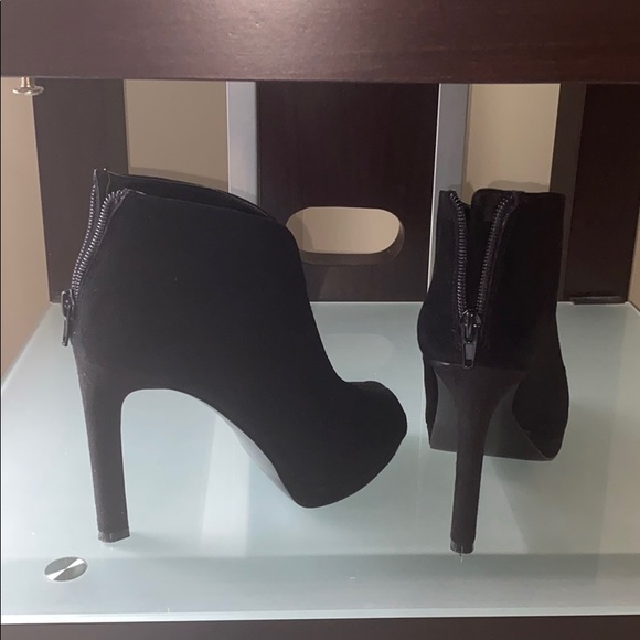 Black peep toe suede bootie heels - Picture 4 of 4